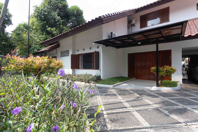 Rumah Asri nan Luas di Kebayoran Baru