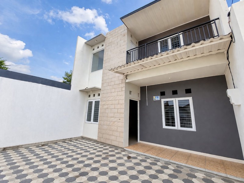 Rumah Tinggal 2 Lantai Kebon Baru,Tebet Jakarta Selatan - Akses Mobil, Lokasi Strategis, Siap Huni