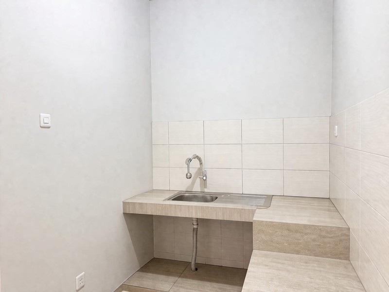 Rumah Tinggal 2 Lantai Kebon Baru,Tebet Jakarta Selatan - Akses Mobil, Lokasi Strategis, Siap Huni