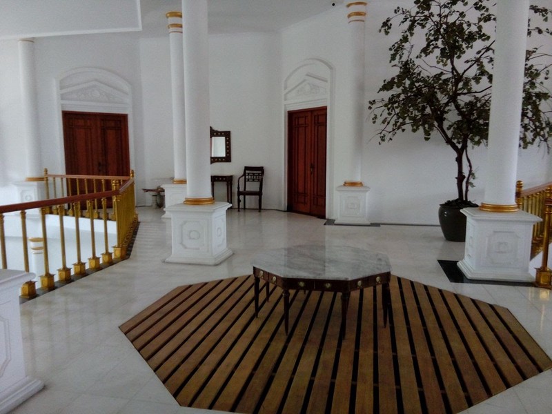 Rumah mewah pusat kota surabaya jl embong ploso cocok untuk kantor klinik kecantikan