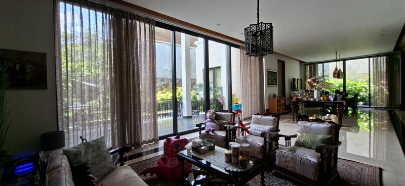 Rumah Dengan Taman Nyaman Seluas Samudera Di Cipete Utara Jaksel