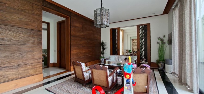 Rumah Dengan Taman Nyaman Seluas Samudera Di Cipete Utara Jaksel