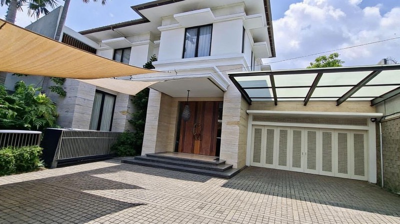 Rumah Dengan Taman Nyaman Seluas Samudera Di Cipete Utara Jaksel