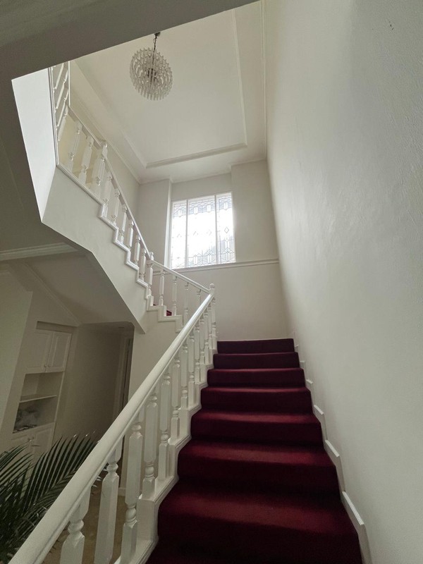 Rumah Nyaman Disewakan dengan Privat Pool di Lebak Bulus Dekat MRT