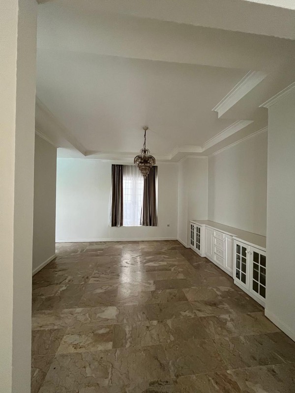 Rumah Nyaman Disewakan dengan Privat Pool di Lebak Bulus Dekat MRT