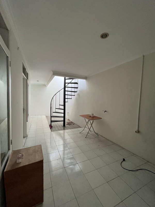 Rumah Nyaman Disewakan dengan Privat Pool di Lebak Bulus Dekat MRT