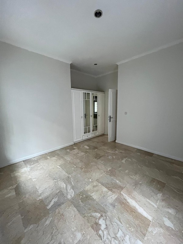 Rumah Nyaman Disewakan dengan Privat Pool di Lebak Bulus Dekat MRT