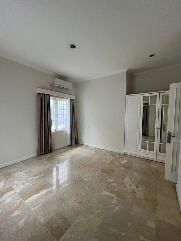 Rumah Nyaman Disewakan dengan Privat Pool di Lebak Bulus Dekat MRT