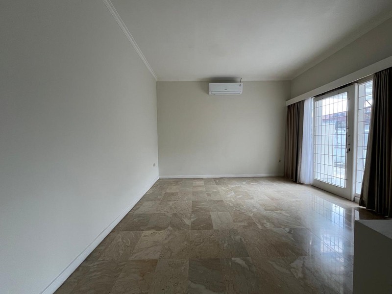 Rumah Nyaman Disewakan dengan Privat Pool di Lebak Bulus Dekat MRT