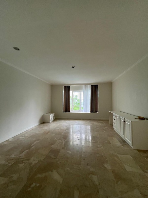 Rumah Nyaman Disewakan dengan Privat Pool di Lebak Bulus Dekat MRT