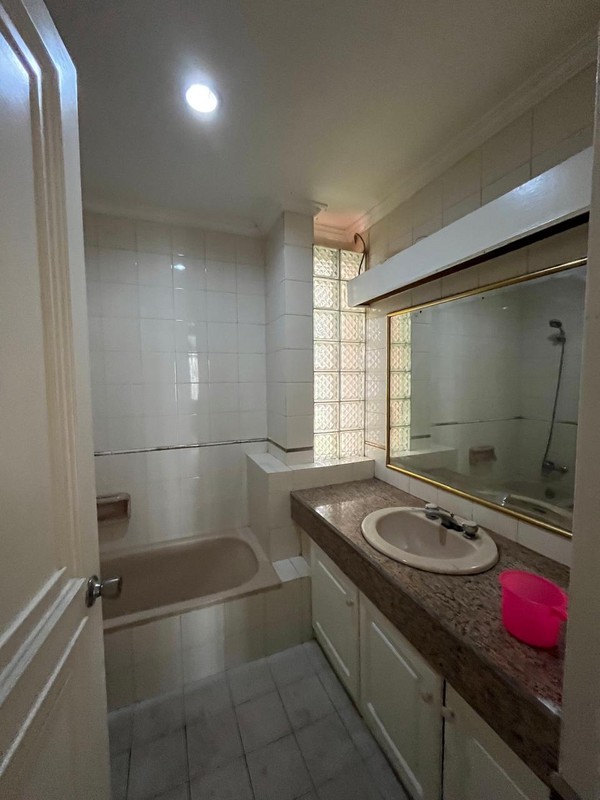 Rumah Nyaman Disewakan dengan Privat Pool di Lebak Bulus Dekat MRT