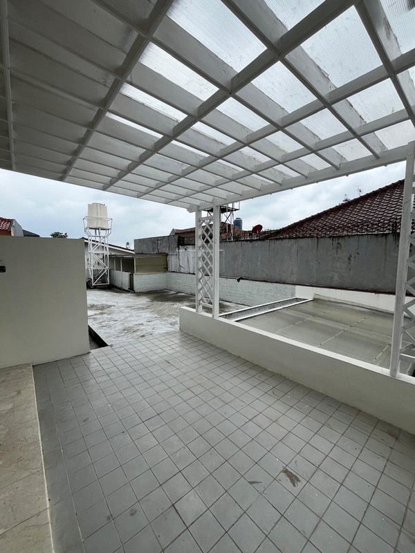 Rumah Nyaman Disewakan dengan Privat Pool di Lebak Bulus Dekat MRT