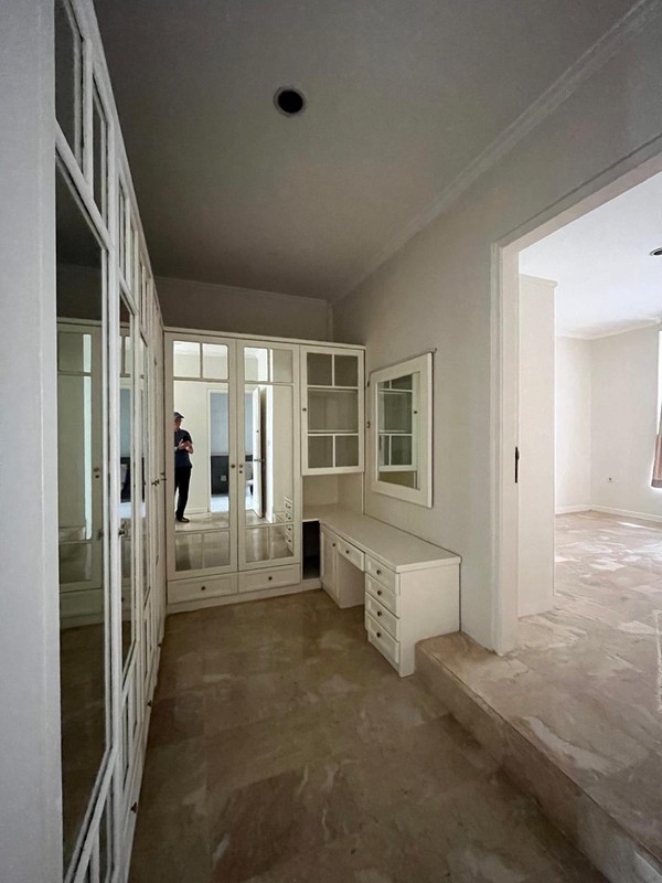 Rumah Nyaman Disewakan dengan Privat Pool di Lebak Bulus Dekat MRT