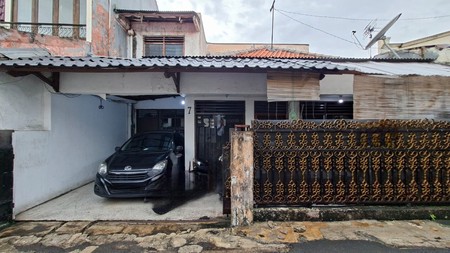 Dijual Rumah Tebet - Hitung Tanah, Lokasi Strategis!