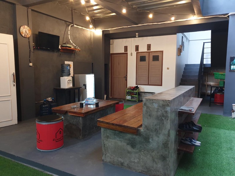 Kost 32 Kamar Full AC, 3 Lantai, SHM Kebayoran - Dekat MRT, Investasi Menguntungkan!