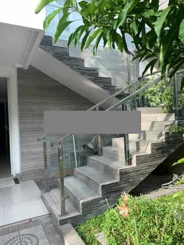 Jual Rumah 3 Lantai Full Furnished Kertajaya Indah Regency Surabaya