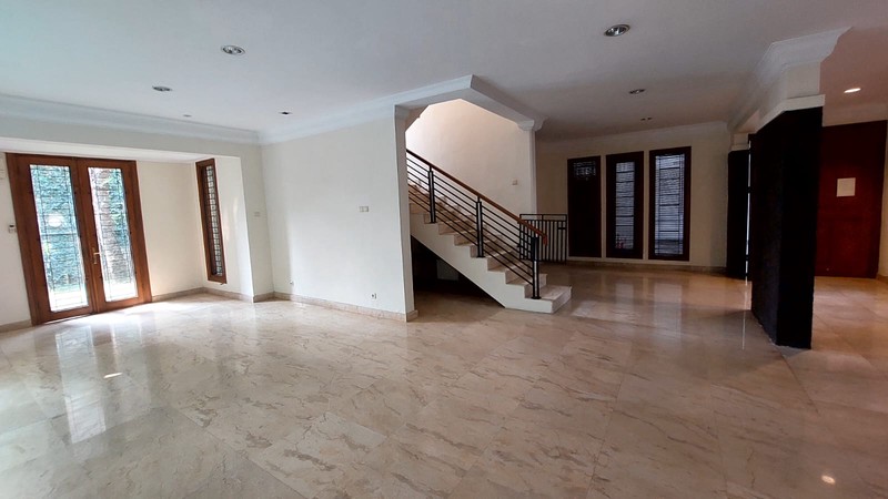 Disewakan Rumah 2 Lantai di Kuningan, Jakarta Selatan