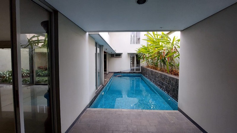Disewakan Rumah 3 Lantai di Kuningan, Jakarta Selatan