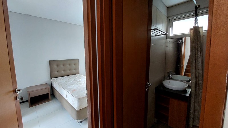 Disewakan Rumah 3 Lantai di Kuningan, Jakarta Selatan