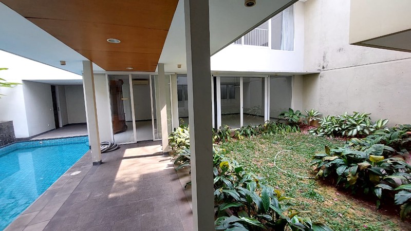 Disewakan Rumah 3 Lantai di Kuningan, Jakarta Selatan