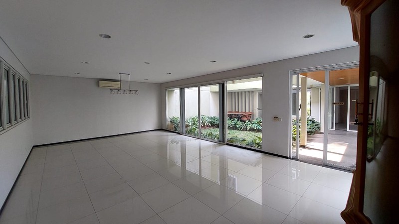 Disewakan Rumah 3 Lantai di Kuningan, Jakarta Selatan