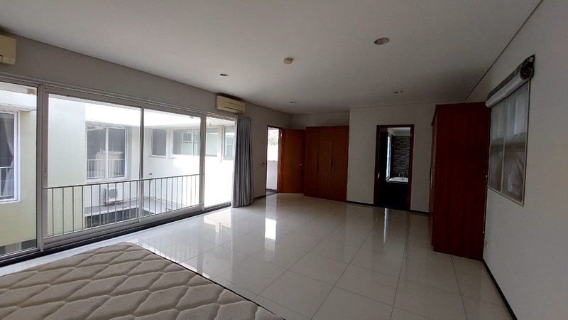 Disewakan Rumah 4 Kamar Tidur di Kuningan, Jakarta Selatan