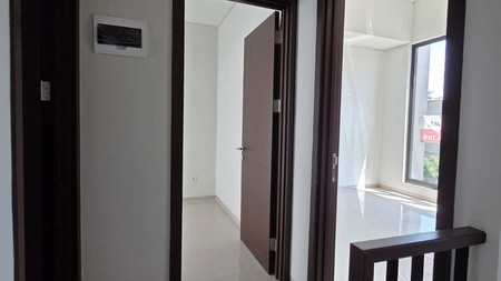 Rumah Baru,dalam cluster di Bintaro Jaya 9