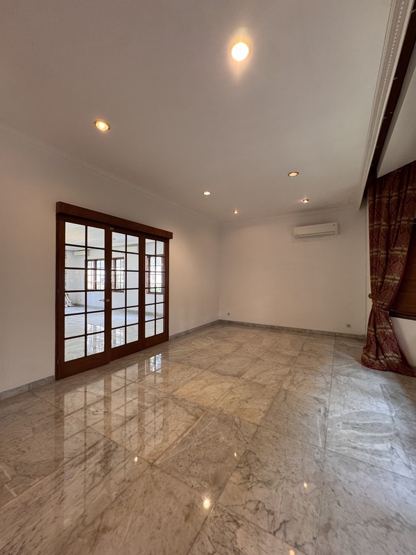 Luxury Residence for Rent on Jl. Sriwijaya Raya - Prime Kebayoran Baru Area | Expansive Land 1,500 m²