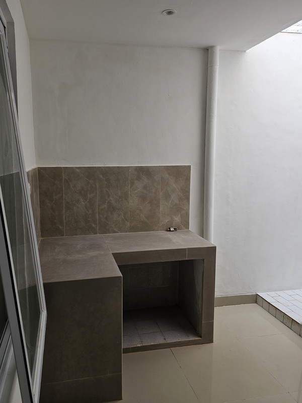 Rumah Sunter Indah sudah renovasi seluruhnya, 100% baru.