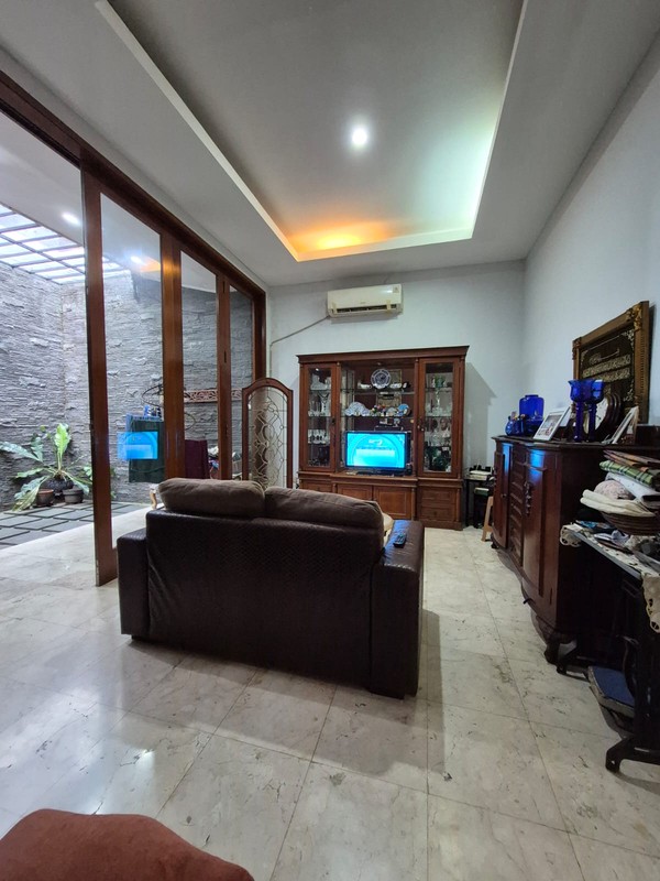 Dijual Rumah Satu Lantai Ada Teras Depan Belakang Hadap Selatan, One Gate System, Dekat MRT Lebak Bulus Best Price