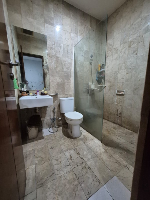 Dijual Rumah Satu Lantai Ada Teras Depan Belakang Hadap Selatan, One Gate System, Dekat MRT Lebak Bulus Best Price