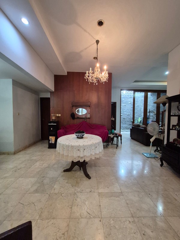 Dijual Rumah Satu Lantai Ada Teras Depan Belakang Hadap Selatan, One Gate System, Dekat MRT Lebak Bulus Best Price