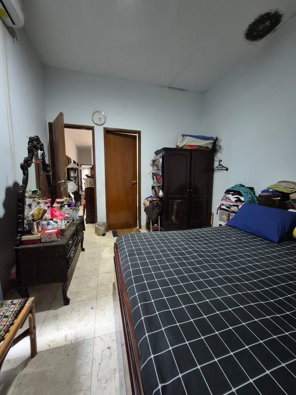 Dijual Rumah Satu Lantai Ada Teras Depan Belakang Hadap Selatan, One Gate System, Dekat MRT Lebak Bulus Best Price