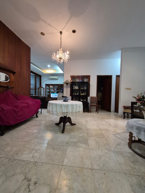 Dijual Rumah Satu Lantai Ada Teras Depan Belakang Hadap Selatan, One Gate System, Dekat MRT Lebak Bulus Best Price