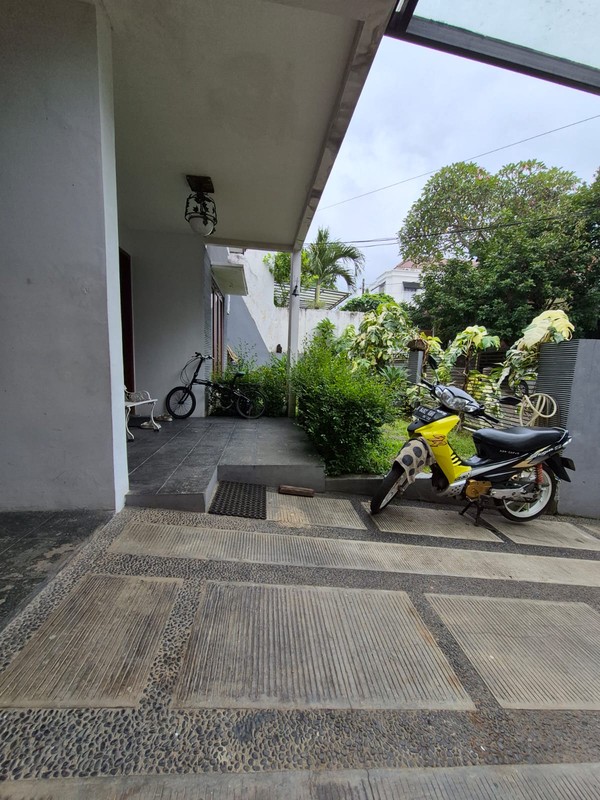 Dijual Rumah Satu Lantai Ada Teras Depan Belakang Hadap Selatan, One Gate System, Dekat MRT Lebak Bulus Best Price
