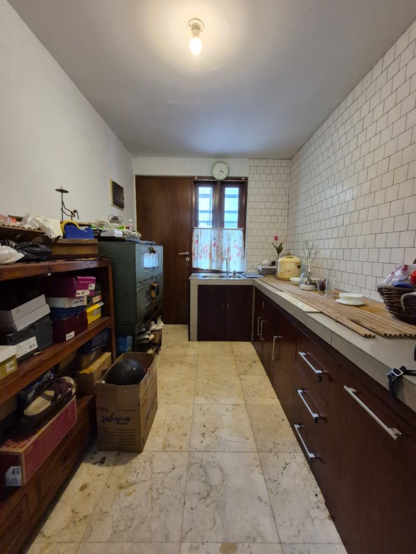 Dijual Rumah Satu Lantai Ada Teras Depan Belakang Hadap Selatan, One Gate System, Dekat MRT Lebak Bulus Best Price