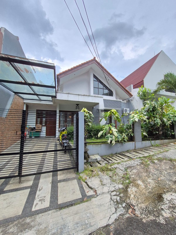 Dijual Rumah Satu Lantai Ada Teras Depan Belakang Hadap Selatan, One Gate System, Dekat MRT Lebak Bulus Best Price