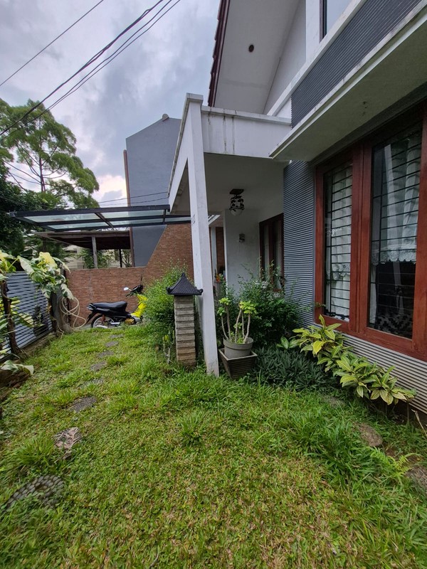 Dijual Rumah Satu Lantai Ada Teras Depan Belakang Hadap Selatan, One Gate System, Dekat MRT Lebak Bulus Best Price