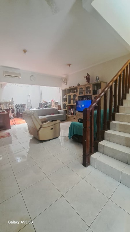 Rumah 2 Lantai Komplek Elit Lebak Bulus Jalanan Lebar Hadap Utara Layout Plong Siap Huni