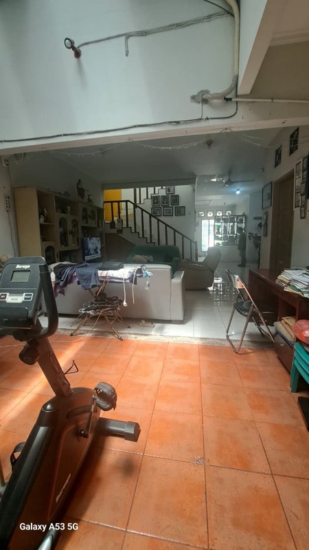 Rumah 2 Lantai Komplek Elit Lebak Bulus Jalanan Lebar Hadap Utara Layout Plong Siap Huni