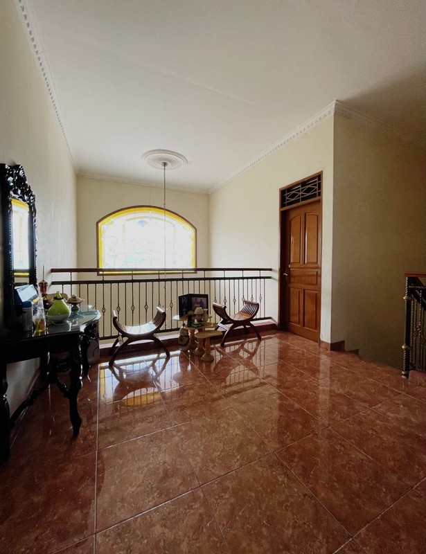 Rumah Bagus Di Jl Kereta Kencana Kencana Loka Sektor 12 BSD Tangerang Selatan