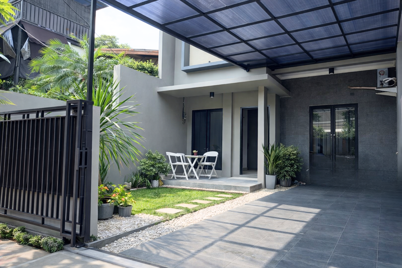 Rumah Siap Huni di Mega Cinere Halaman Luas Dalam Komplek