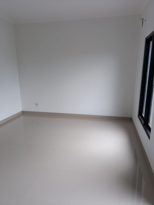 Rumah Siap Huni di Mega Cinere Halaman Luas Dalam Komplek