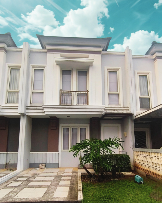 Rumah Bagus Semi Furnished  sisa Tanah Kosong Luas Dekat Tol BSD City