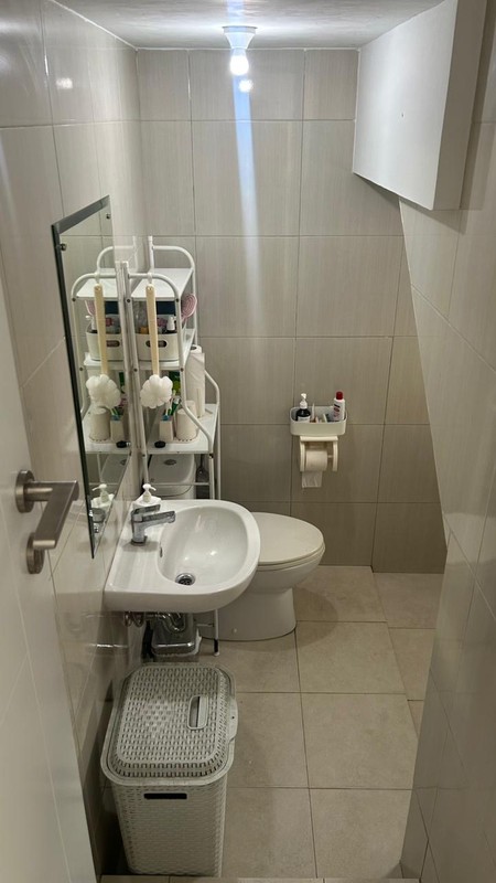 Rumah Bagus Semi Furnished  sisa Tanah Kosong Luas Dekat Tol BSD City