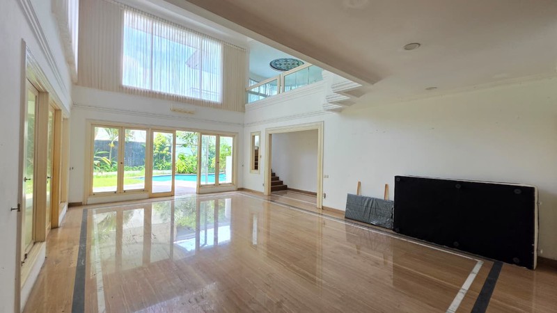 Rumah 2 Lantai Dengan Kolam Renang Pribadi di Mega Kuningan Jakarta Selatan 