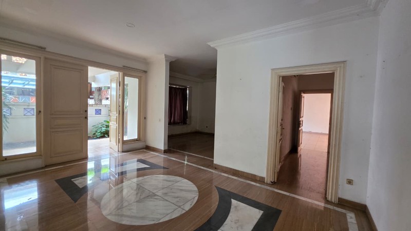 Rumah 2 Lantai Dengan Kolam Renang Pribadi di Mega Kuningan Jakarta Selatan 