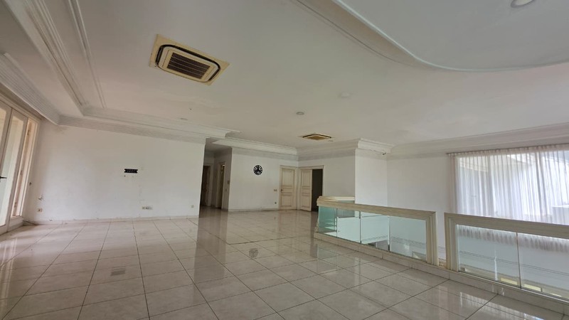 Rumah 2 Lantai Dengan Kolam Renang Pribadi di Mega Kuningan Jakarta Selatan 