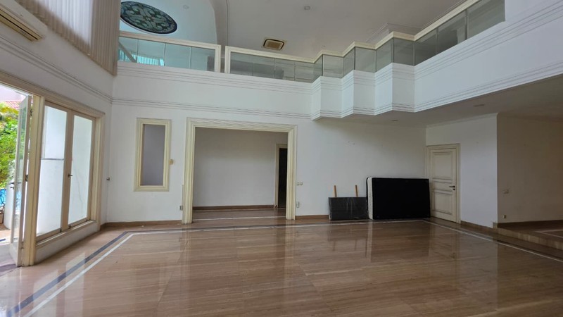 Rumah 2 Lantai Dengan Kolam Renang Pribadi di Mega Kuningan Jakarta Selatan 