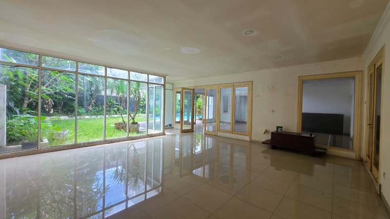 Rumah 2 Lantai Dengan Kolam Renang Pribadi di Mega Kuningan Jakarta Selatan 